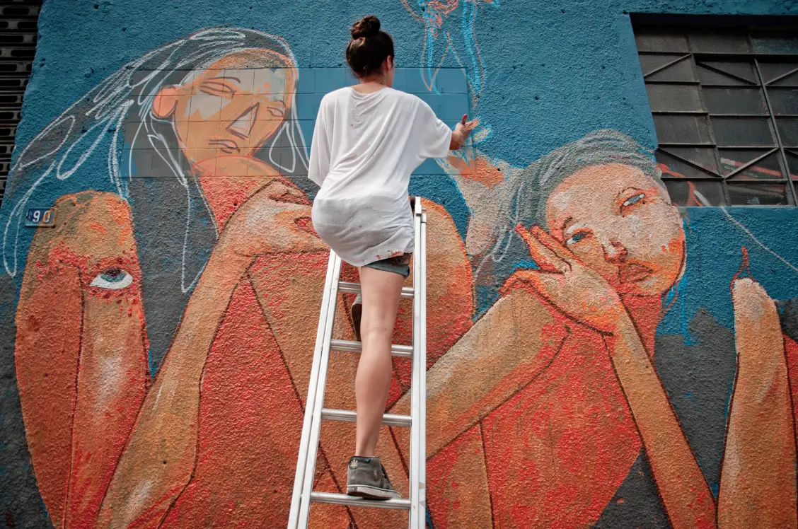 female graffiti street artists