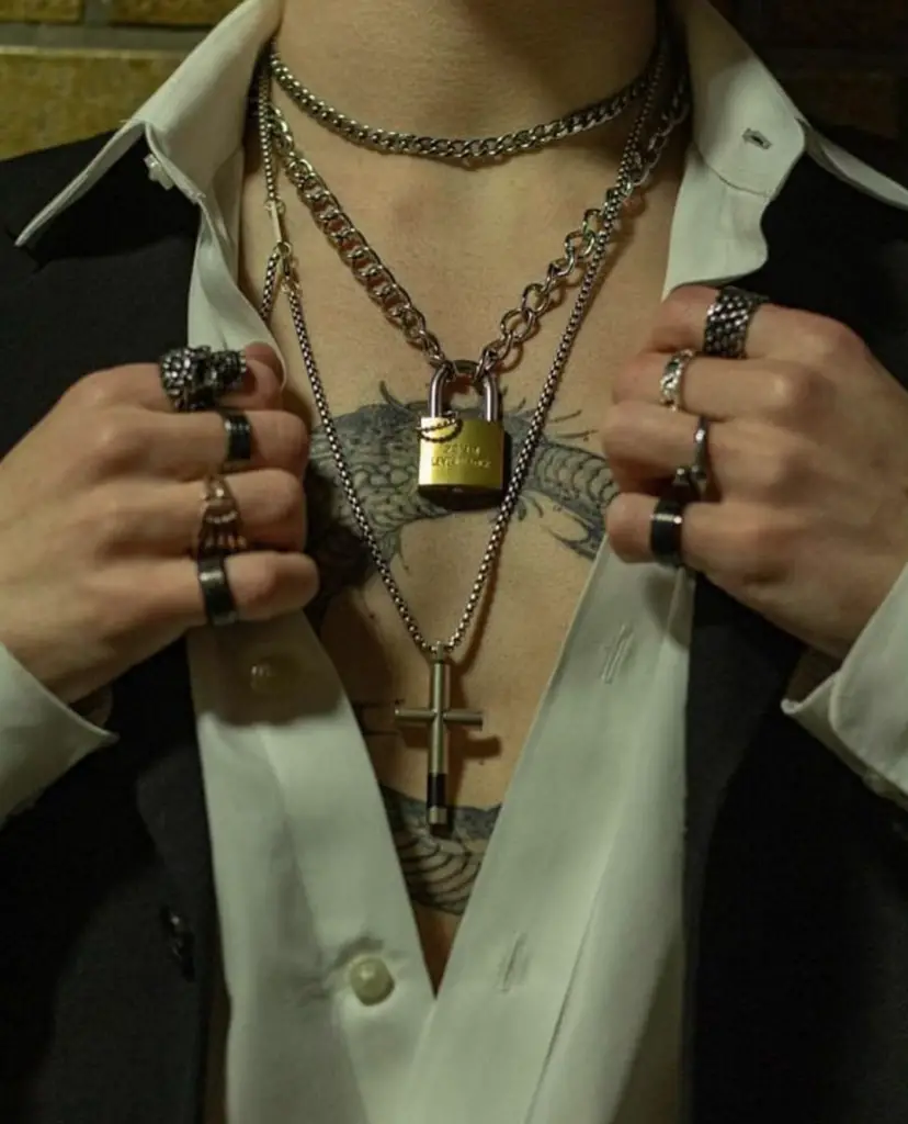 eboy chains outfit