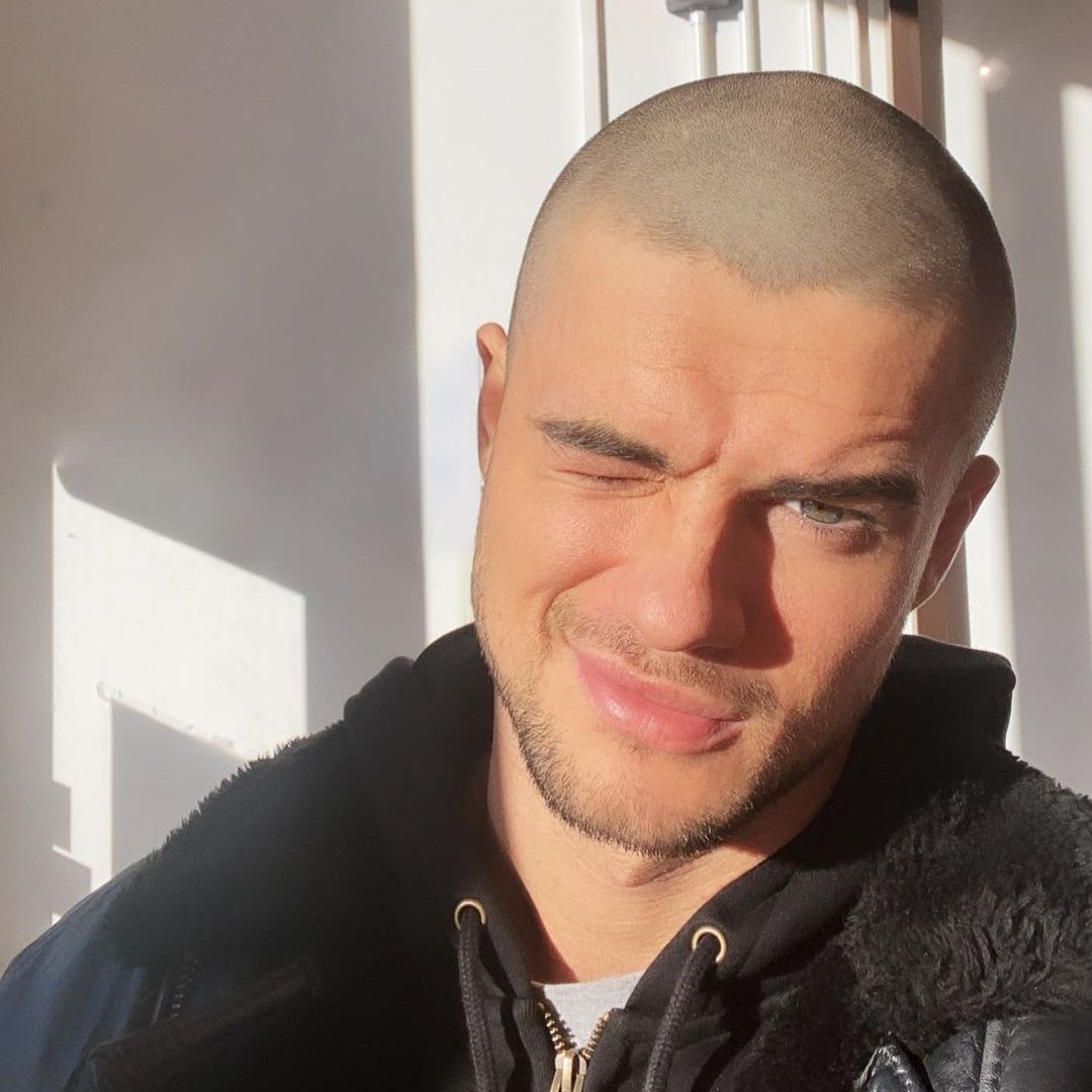 a guy with a number 0 buzz cut no guard